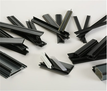 Polyamide thermal barrier strips for aluminun windows